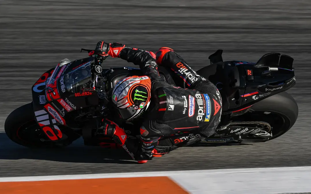 Bezzecchi frustra a Álex Márquez en Valencia y consigue su quinta pole en MotoGP 2025