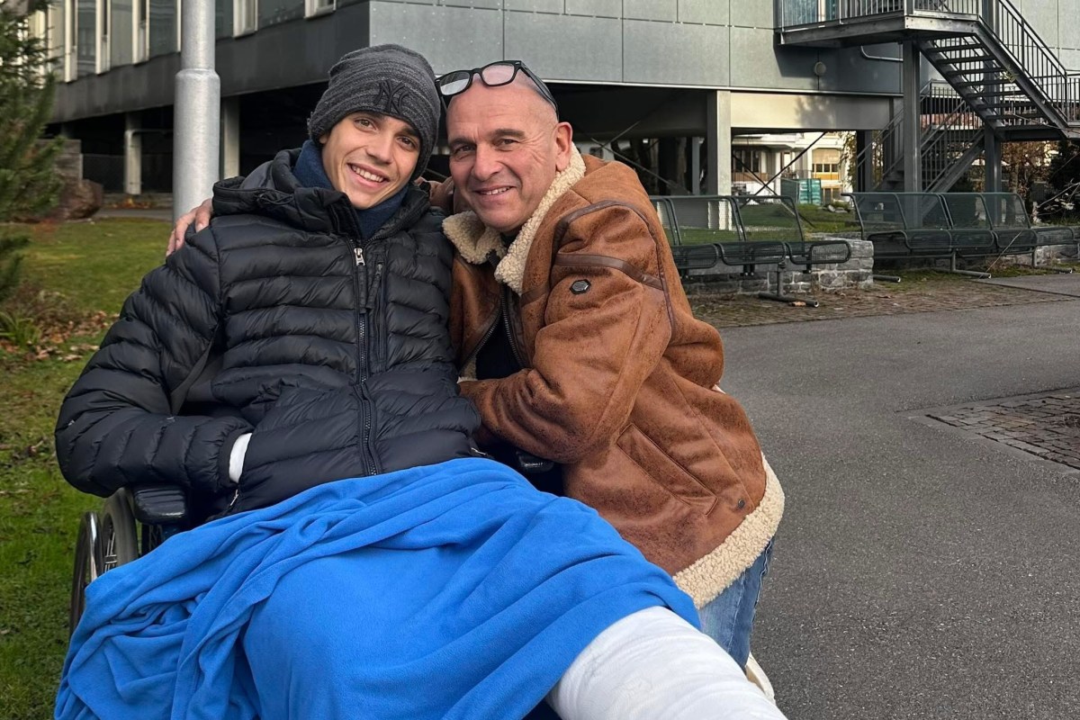Dettwiler aparece ao lado do pai em primeira foto desde acidente da Moto3 na Malásia