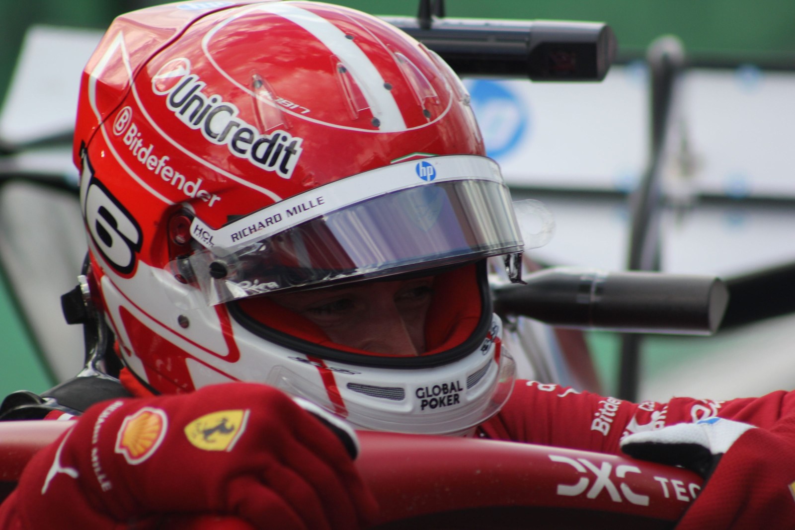 Leclerc culpa Antonelli e Piastri por abandono “frustrante” no Brasil: “Fui dano colateral”
