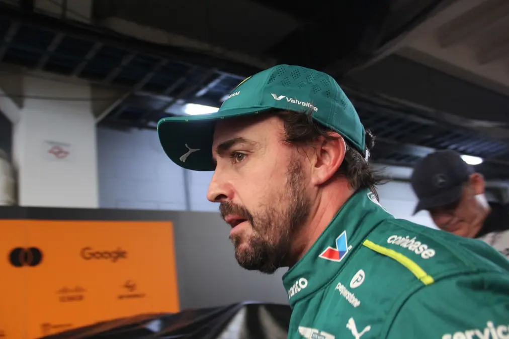 Alonso dice que su “única duda” con reglamento de F1 2026 es por los sobrepasos