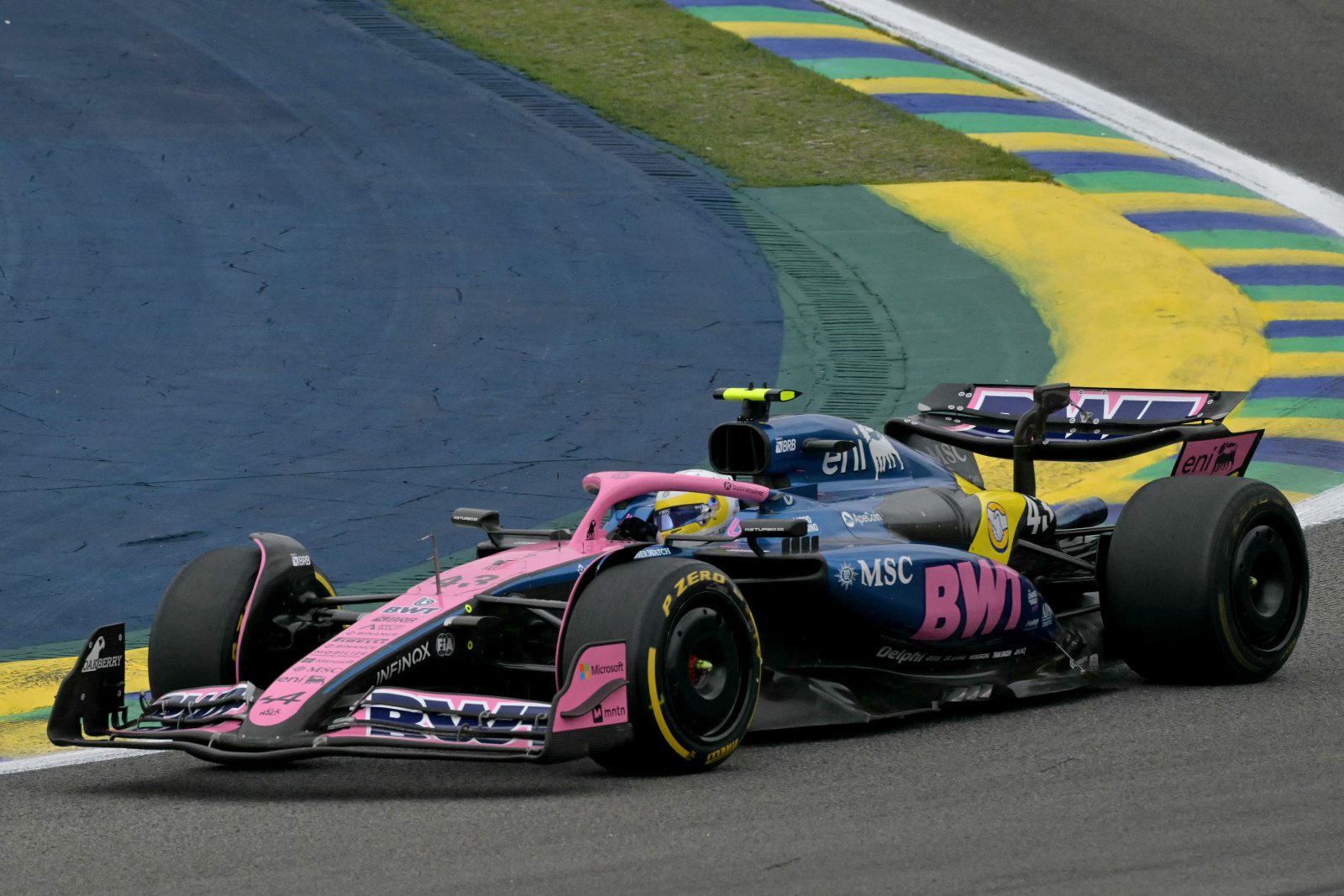 Colapinto sufre altibajos en Brasil, pero afronta el cierre de 2025 enfocado en F1 2026