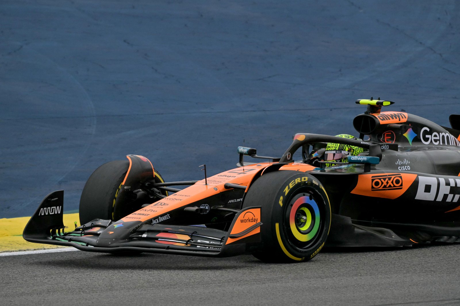 Norris destaca trabajo de McLaren y celebra la victoria en el “alocado” GP de Sao Paulo