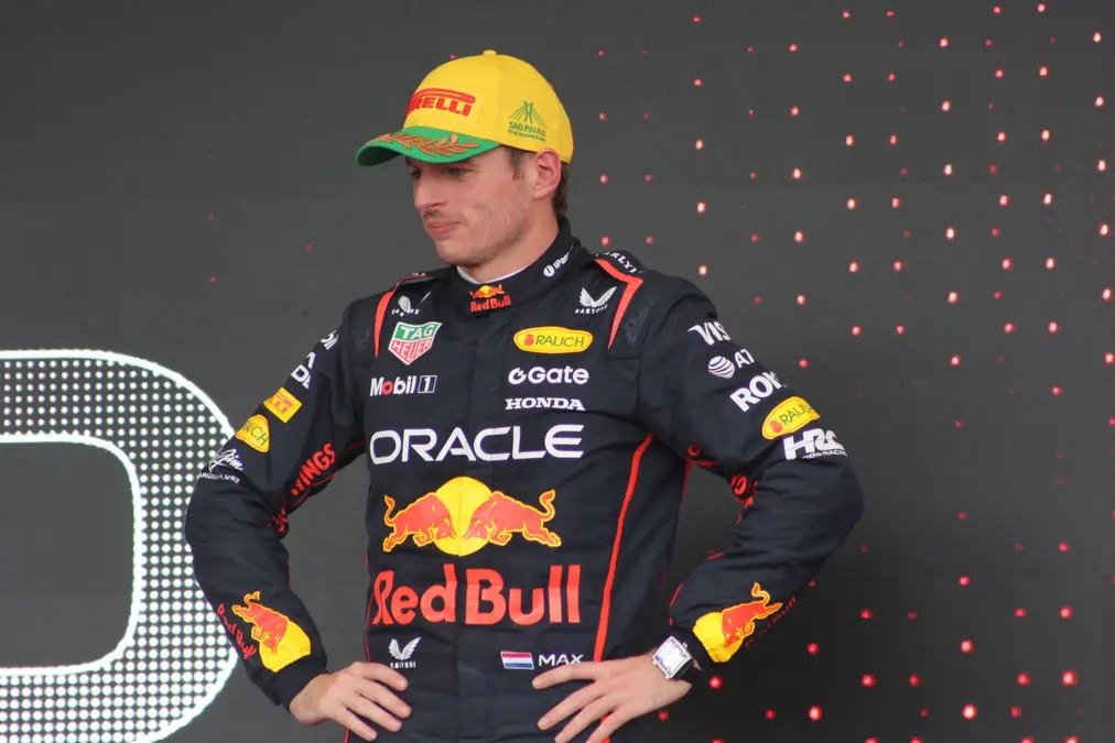 Verstappen se muestra cauto ante la propuesta de dos paradas en boxes en la F1 2026