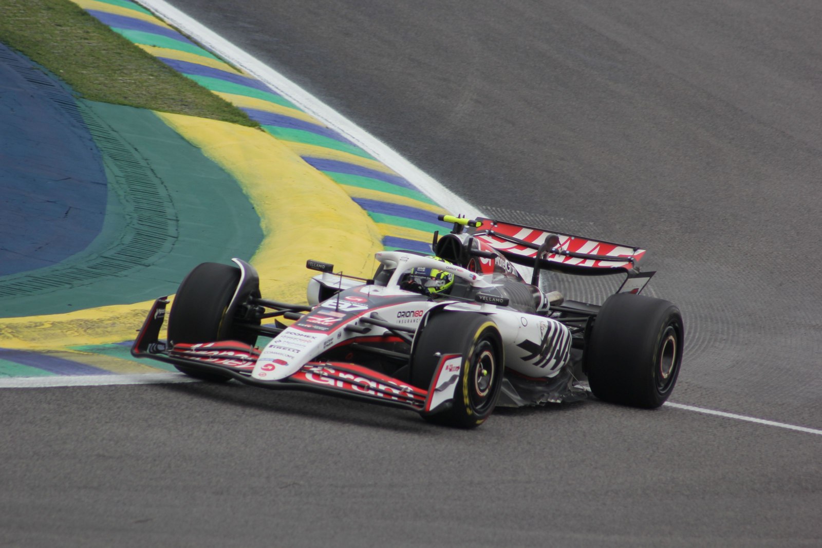 FIA sanciona a Bearman por el incidente con Lawson en la carrera sprint del GP de São Paulo