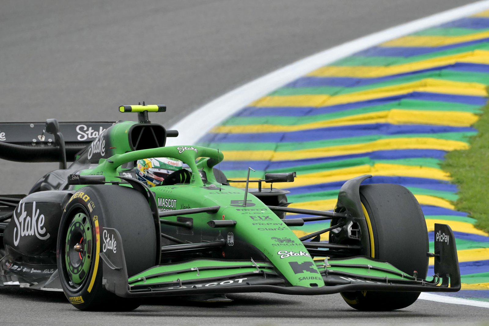 Bortoleto bate após toque com Stroll no Bico de Pato e abandona GP de São Paulo na 1ª volta
