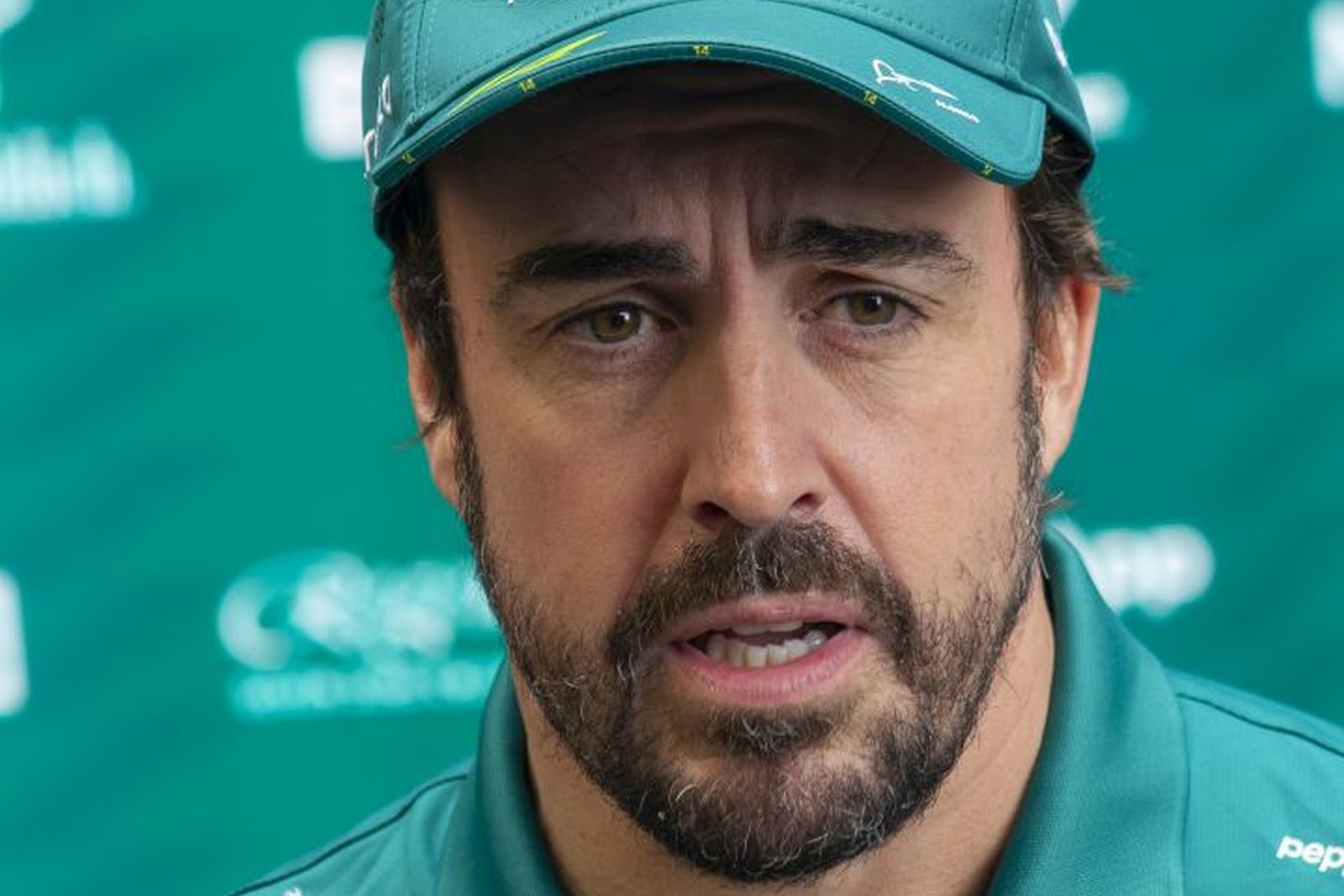 Alonso vê “copo meio cheio” após classificação e aposta em duas paradas no GP de São Paulo
