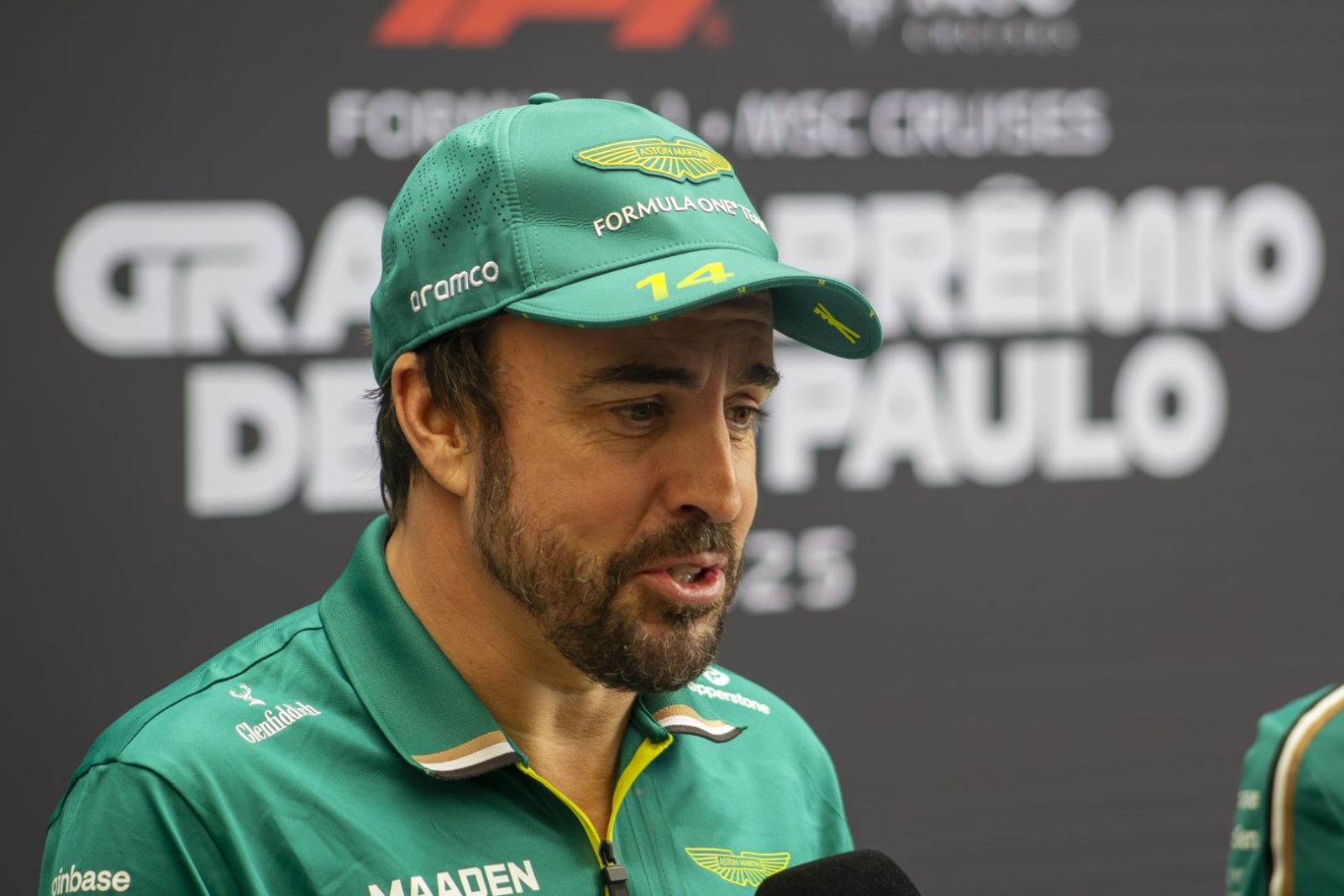 Alonso freia animação e diz “não acreditar em mágica” da Aston Martin em Interlagos