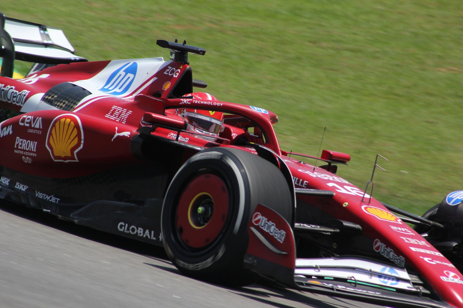 Leclerc aponta Ferrari “muito lenta” e promete ajustes em São Paulo: “Temos de tentar algo”