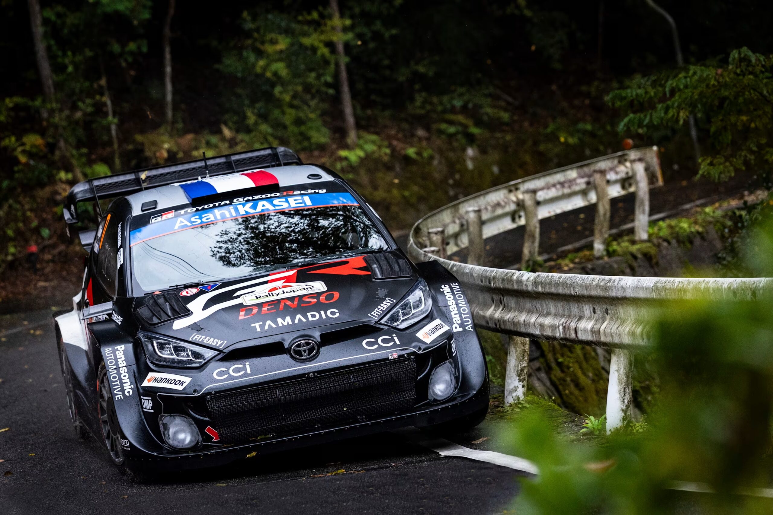 Ogier vence Rali do Japão e se aproxima de Evans na briga por título do WRC 2025