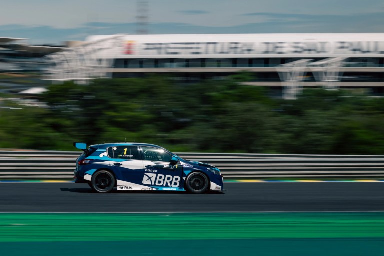 Cardoso escala top-10 e vence corrida 1 do TCR South America em Interlagos