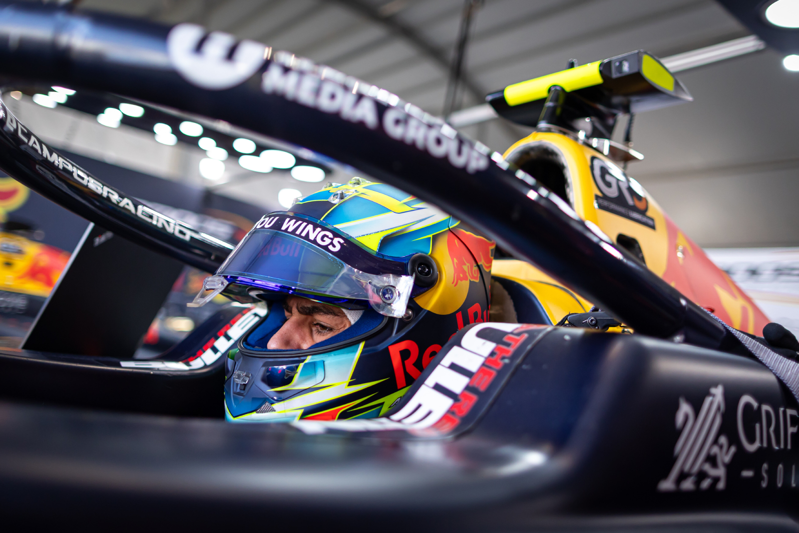 Lindblad controla Dürksen e vence corrida sprint da F2 em Abu Dhabi