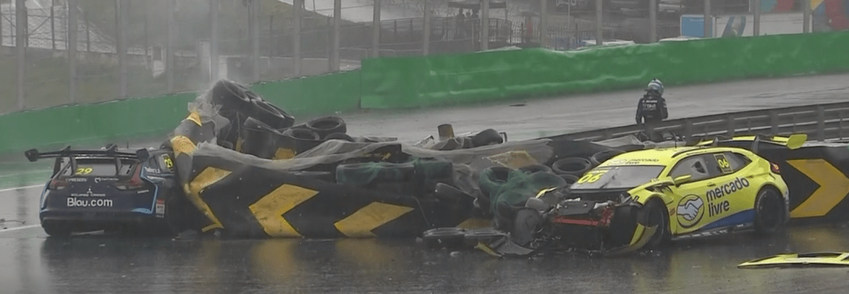 Castroneves, Serra e Regadas batem forte na entrada dos boxes na etapa de Interlagos da Stock Car