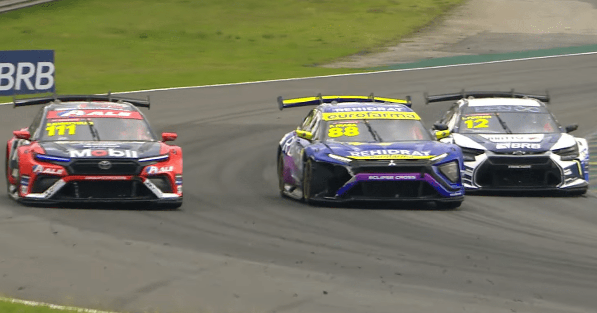 Barrichello aproveita confusão e faz ultrapassagem dupla na final da Stock Car em Interlagos