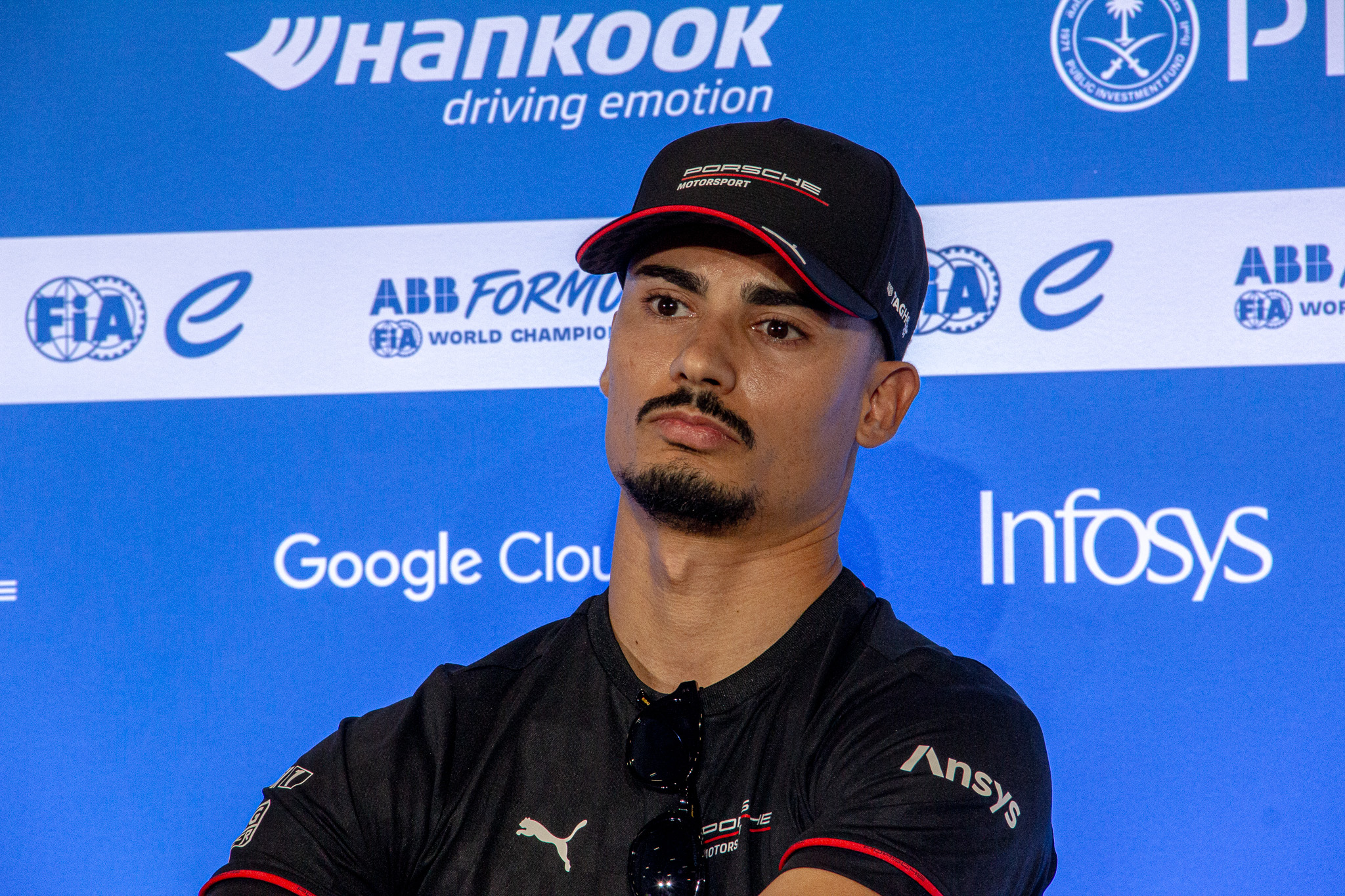 Wehrlein expõe irritação com problemas da Porsche e pede “fim de semana limpo”