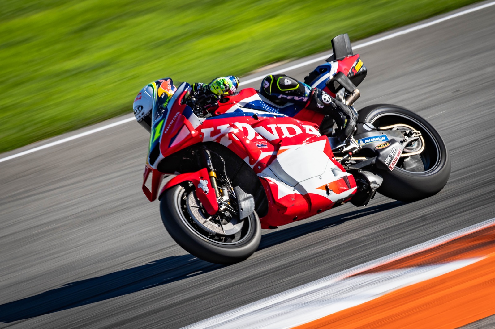 LCR anuncia fecha de lanzamiento de motos de Moreira y Zarco para el MotoGP 2026