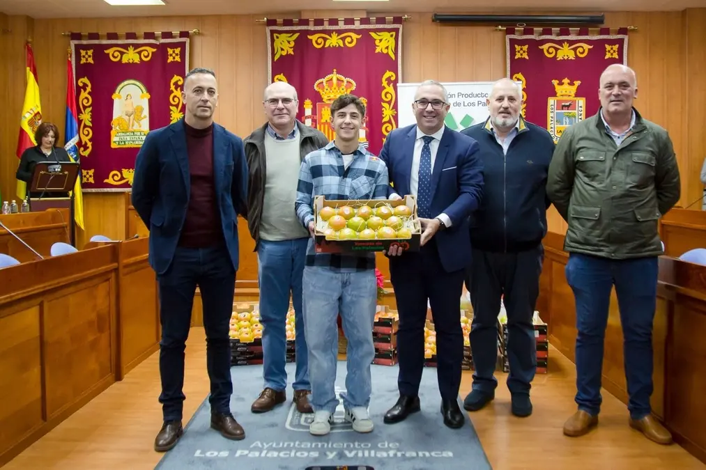 Rueda recibe un homenaje en su ciudad natal y gana un premio inusual por título de Moto3