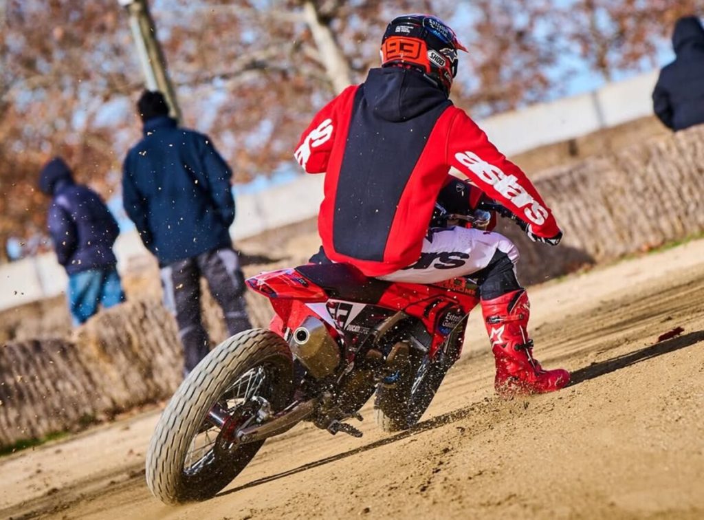 Marc Márquez vuelve a subirse a una moto luego de 73 días de su lesión en el hombro