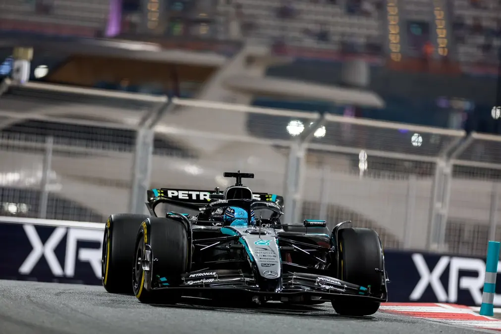 Russell se queja del “pésimo ritmo” de Mercedes en Abu Dhabi: “Carrera frustrante”