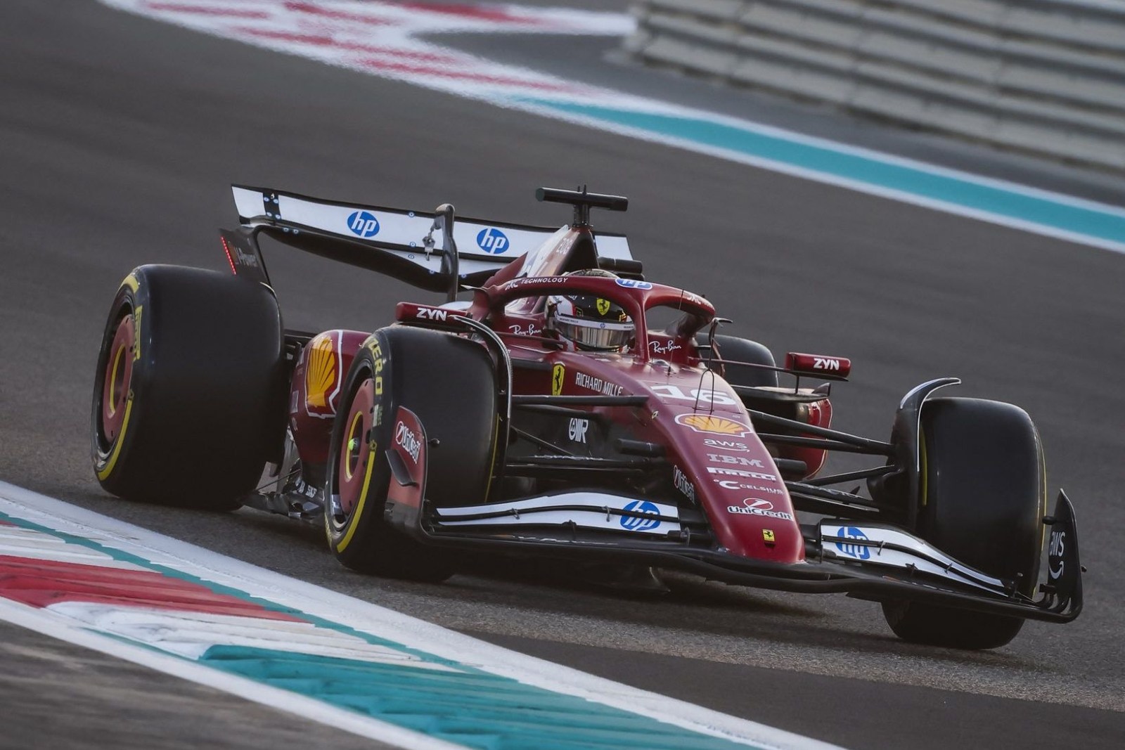El CEO de la F1 da un voto de confianza a Ferrari y proyecta un «plan» de recuperación