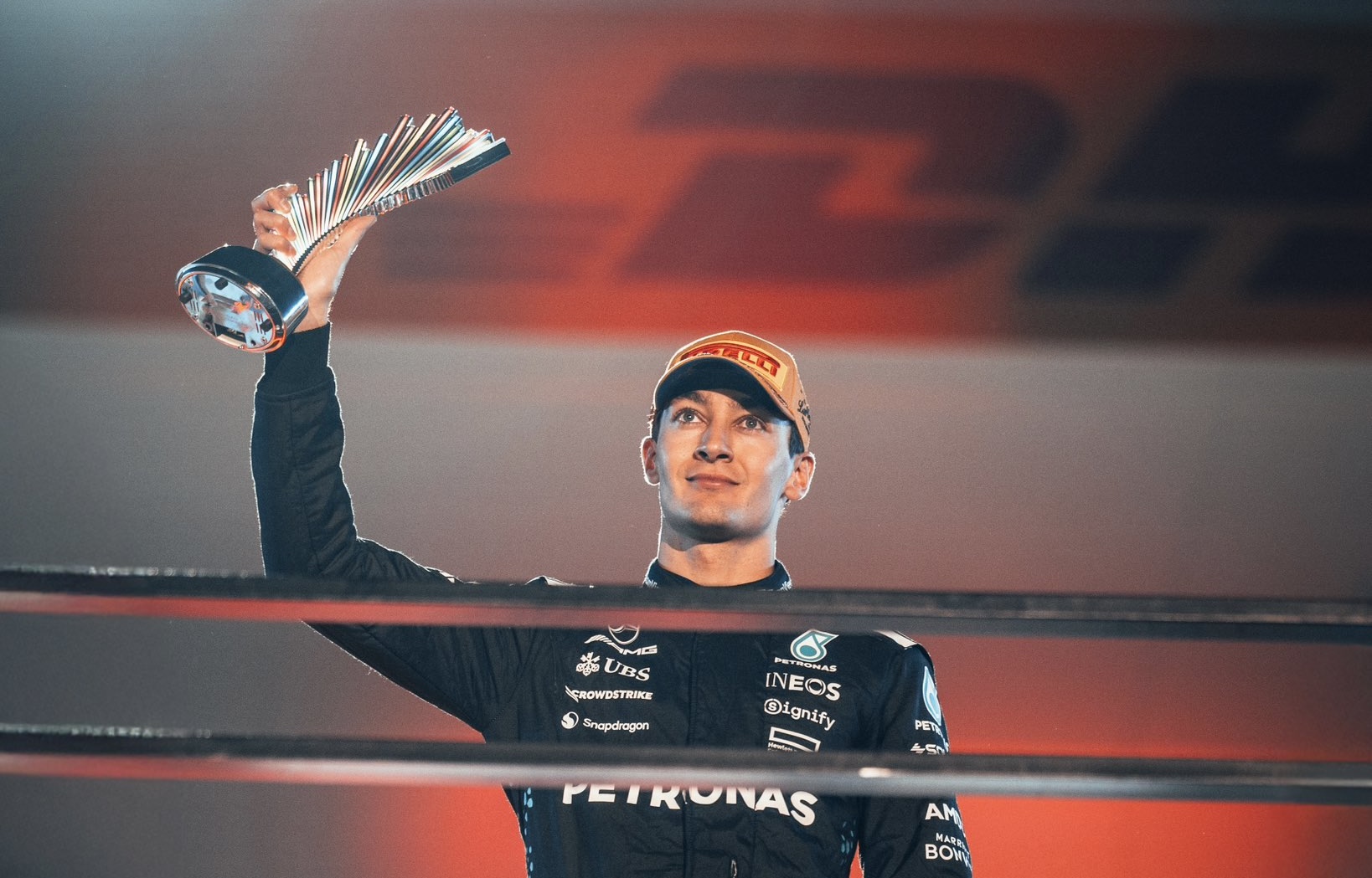 «Inaceptable»: Russell evalúa el posible rol de Piastri como escudero de Norris en Abu Dhabi