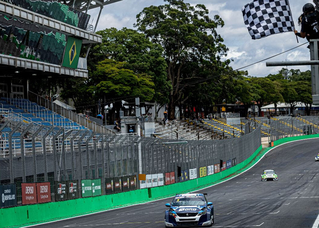 Cardoso vence en intensa carrera del TCR South America en Interlagos; Pernía es 3°