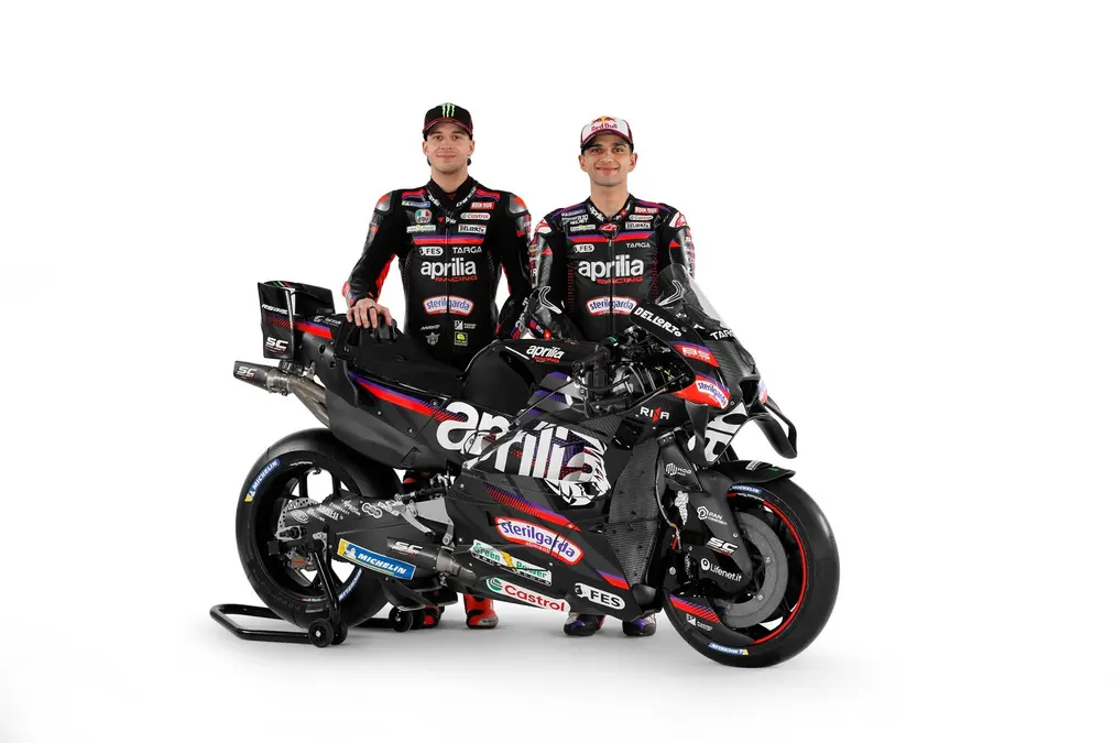 Jefe de Aprilia cita el interés de sus rivales en Bezzecchi y Martín: “Ofrecen mucho dinero”