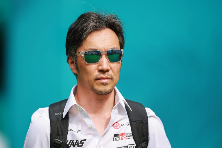Jefe de Haas pide “una F1 más simple” y critica reglamento: “Falta esencia”