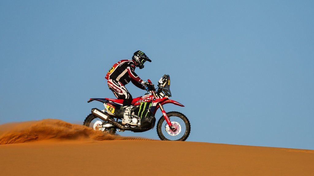 Van Beveren lidera el 1-2 de Honda en la décima etapa del Dakar 2026; Benavides es 3°