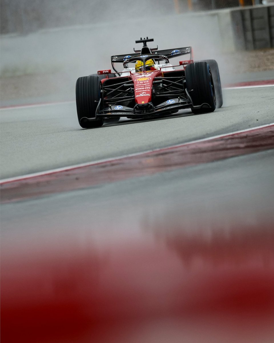 Hamilton hace un trompo con su Ferrari en el 4° día de tests de F1 en Barcelona