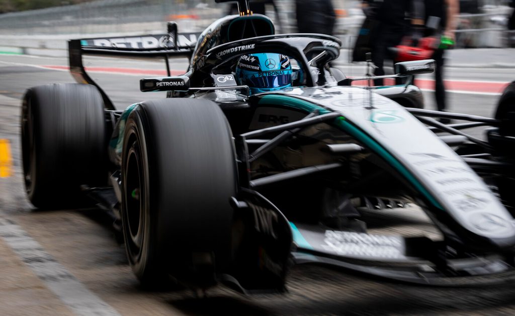 Russell niega favoritismo de Mercedes y dice que Aston Martin “no se puede descartar”