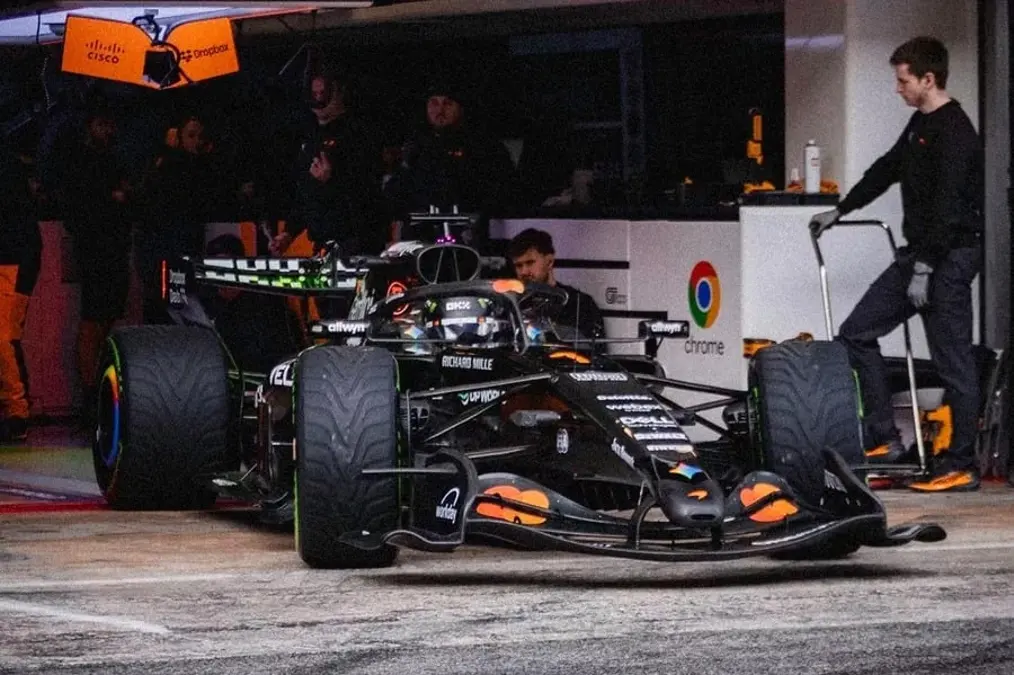 McLaren detecta una falla y anticipa el final de las pruebas de F1 del jueves en Barcelona