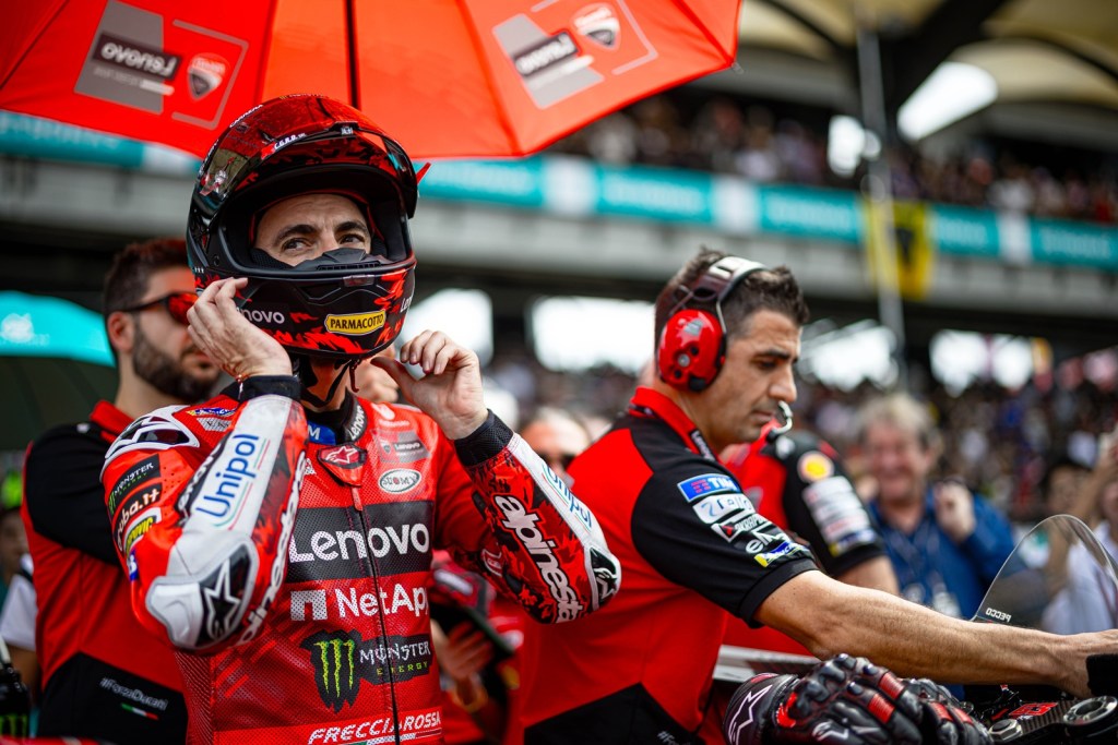 Agostini espera una “pronta recuperación” de Bagnaia en MotoGP: “No perdió el talento”