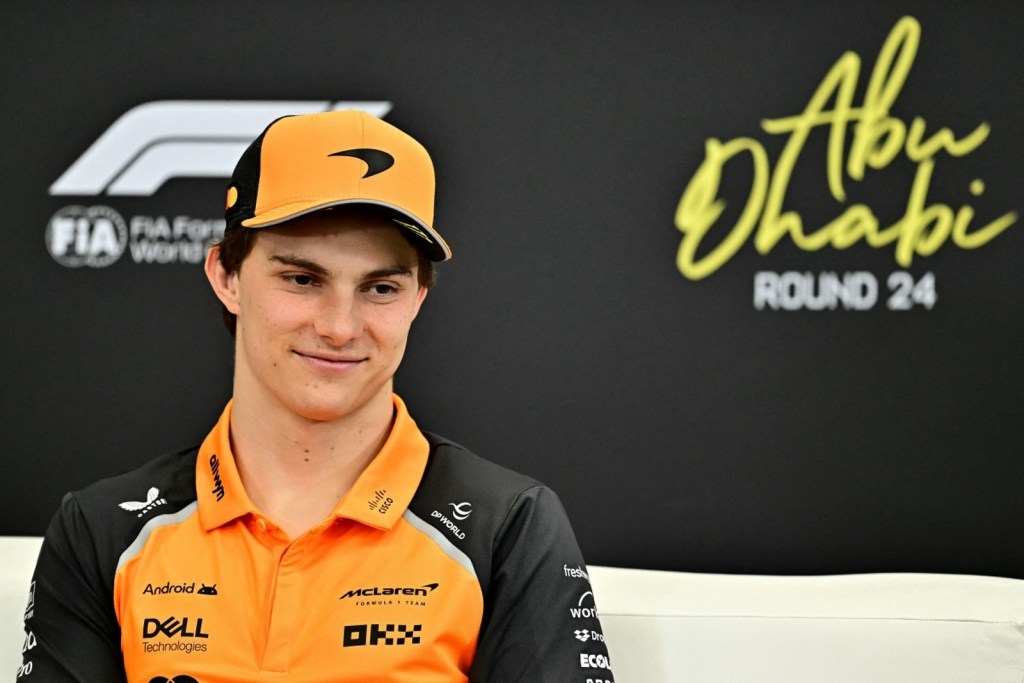 Piastri recuerda su debut y dice que la actitud fría en F1 es un “mecanismo de defensa”