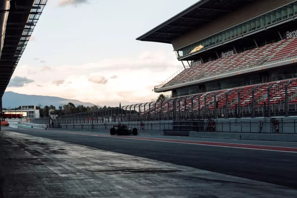 Los equipos de F1 salen a pista en el primer día del shakedown de la temporada 2026 en Barcelona