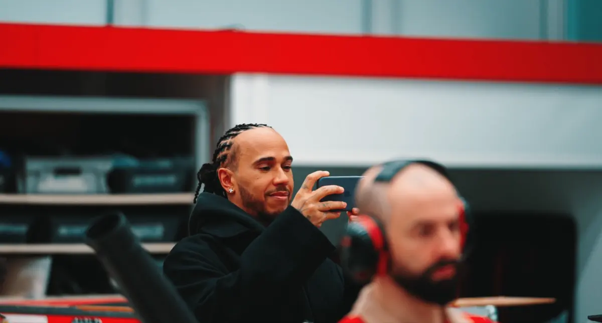 Con la reacción de Hamilton, Ferrari enciende el motor SF26 por primera vez en 2026