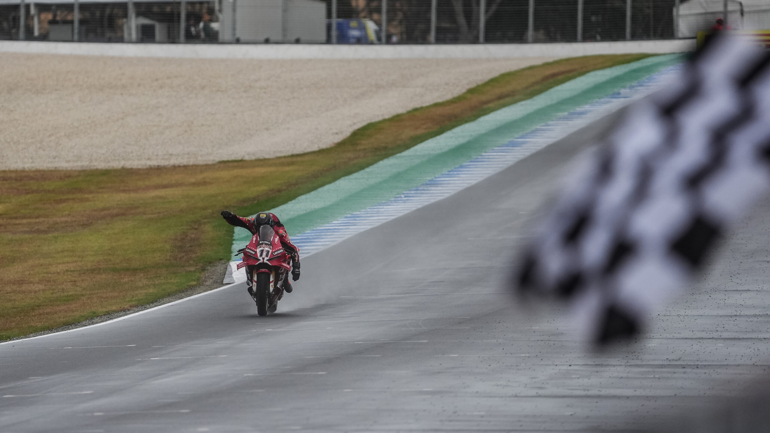 Bulega sobra na chuva e varre fim de semana do WSBK em Phillip Island. Bautista é 3º