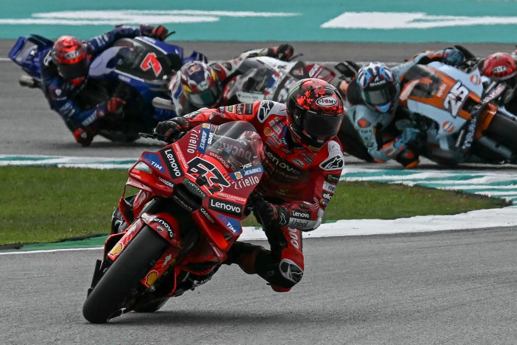 MotoGP negocia un salario mínimo para los pilotos en un nuevo acuerdo comercial