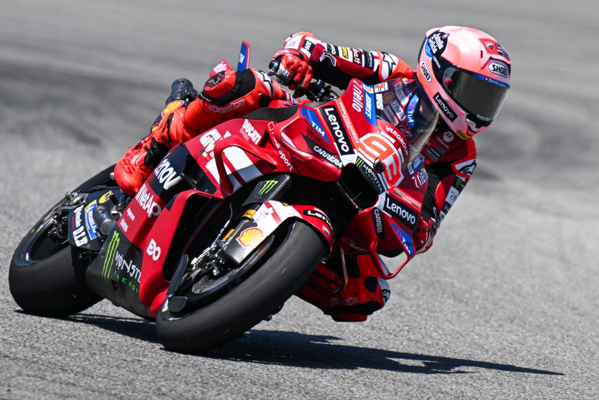 Marc Márquez volta de onde parou e comanda dia 1 de teste na Malásia. Moreira é 19º
