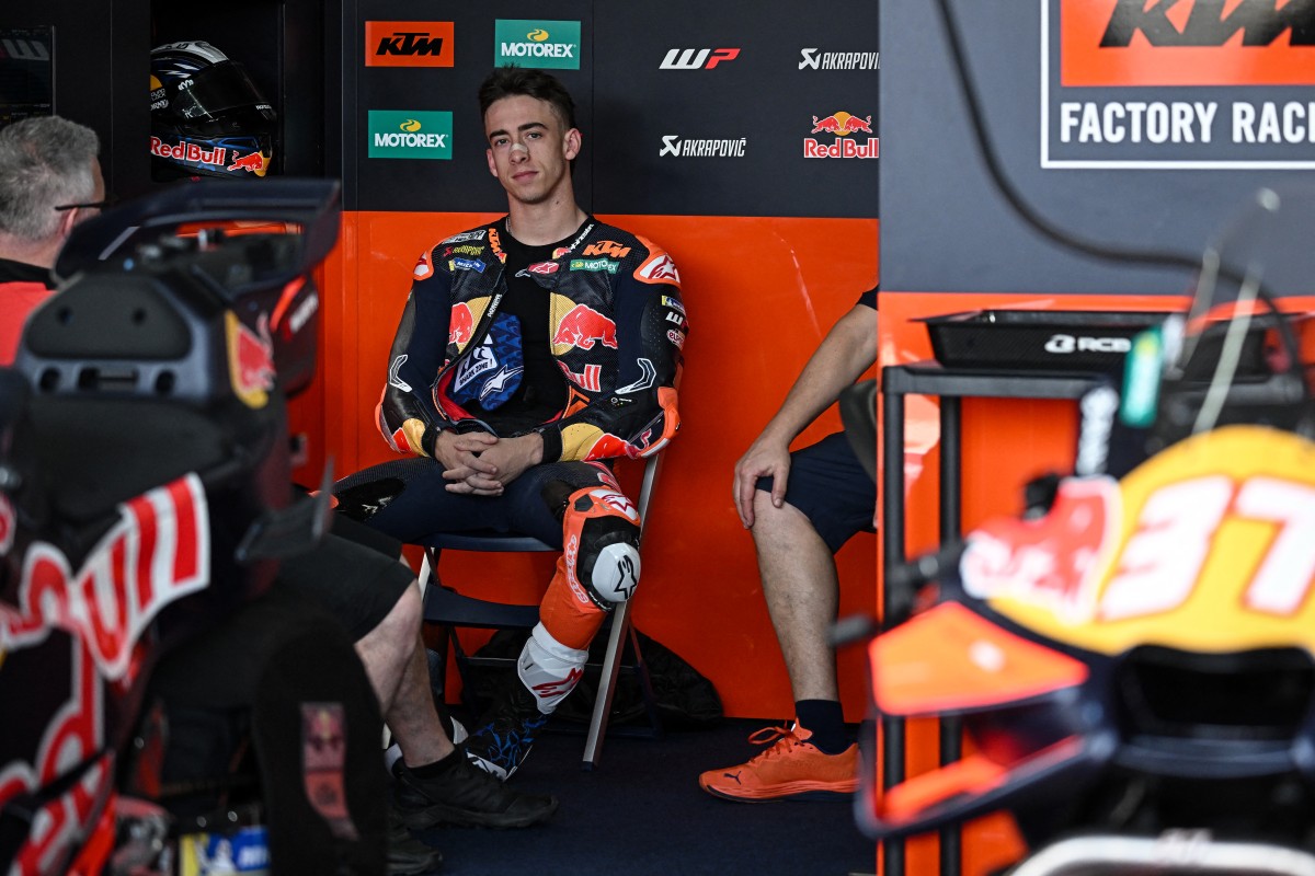 Acosta destaca KTM “mais estável” e alerta para força da Aprilia em 2026: “Não esperava”