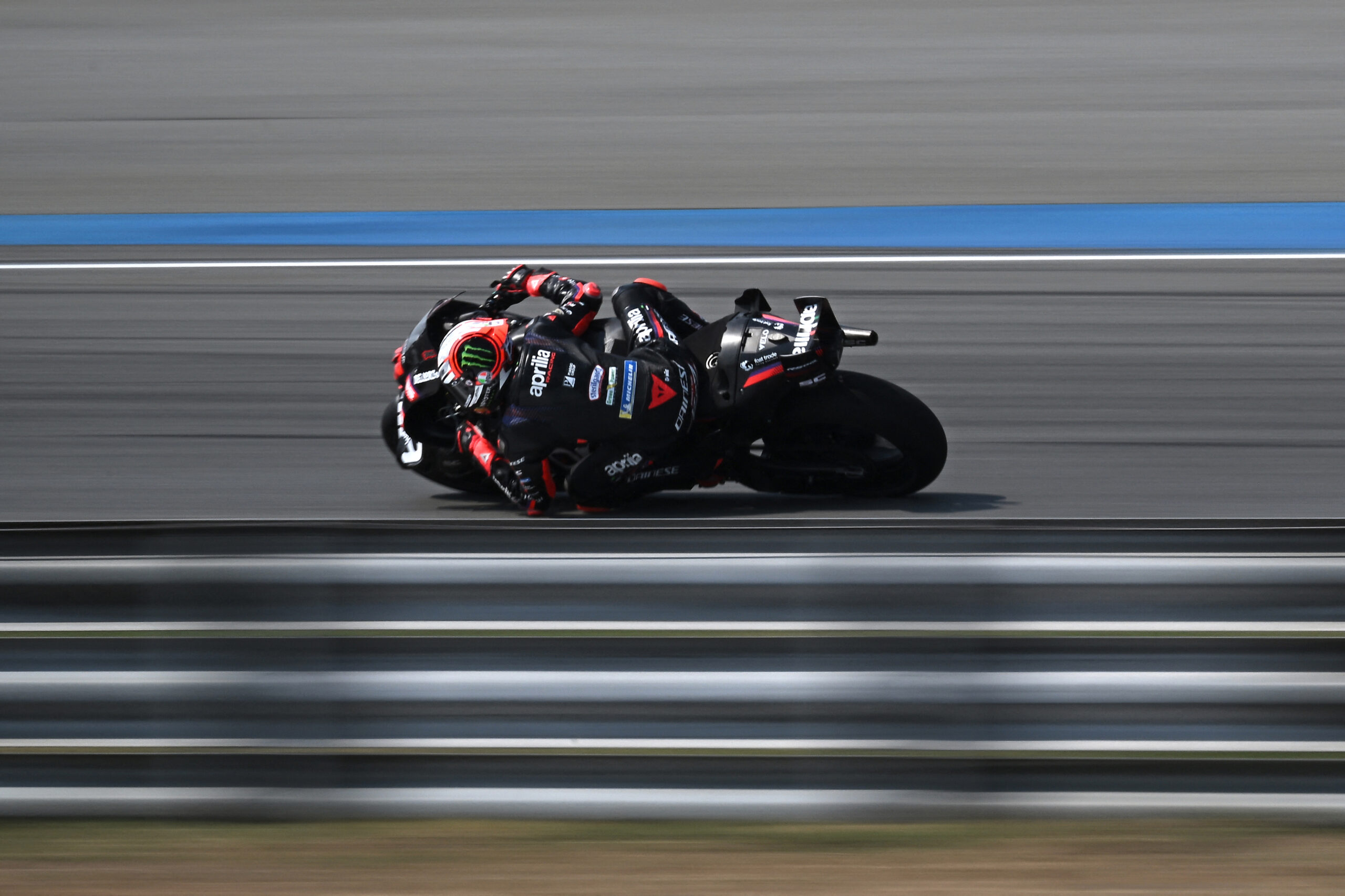 Bezzecchi brilha no fim e lidera último dia de testes da MotoGP na Tailândia. Moreira é 19º