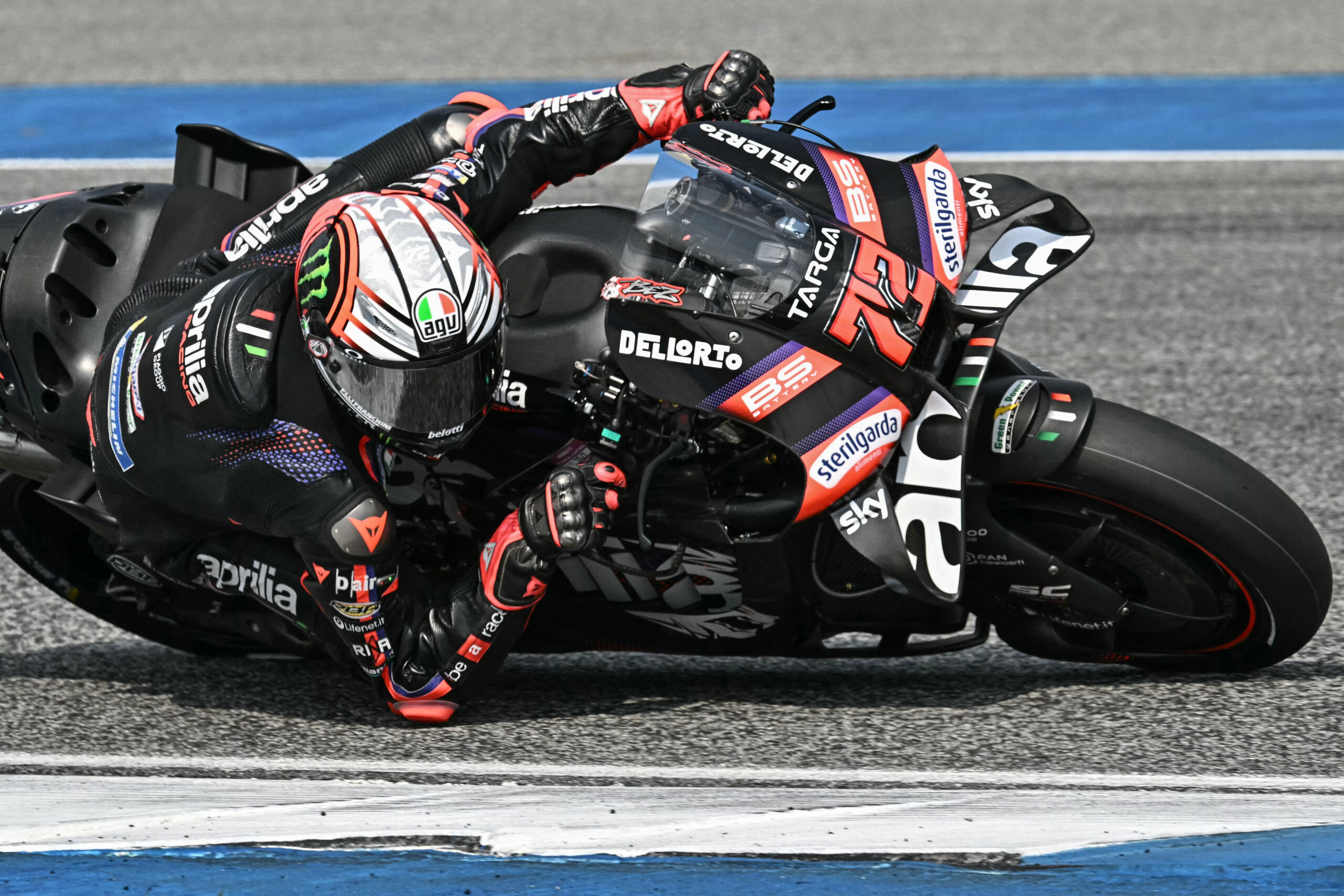 Bezzecchi aproveita lua de mel com Aprilia ao ditar ritmo em primeiros treinos da MotoGP