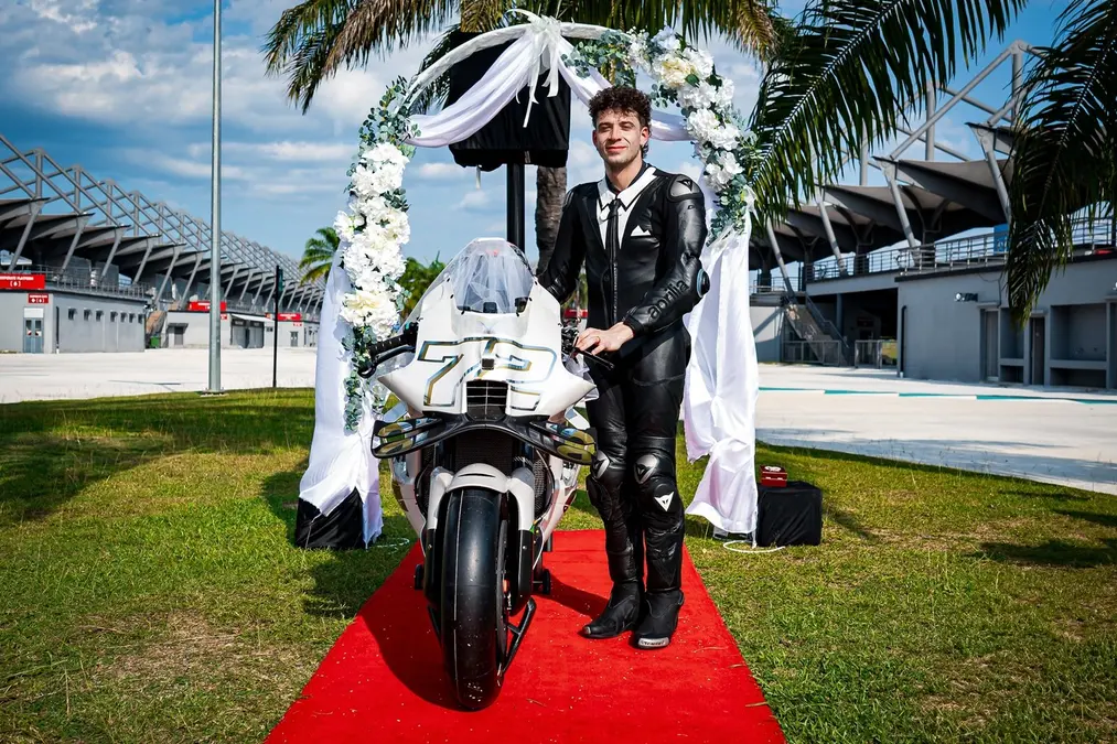 Bezzecchi renueva su unión con Aprilia hasta la temporada 2028 de MotoGP
