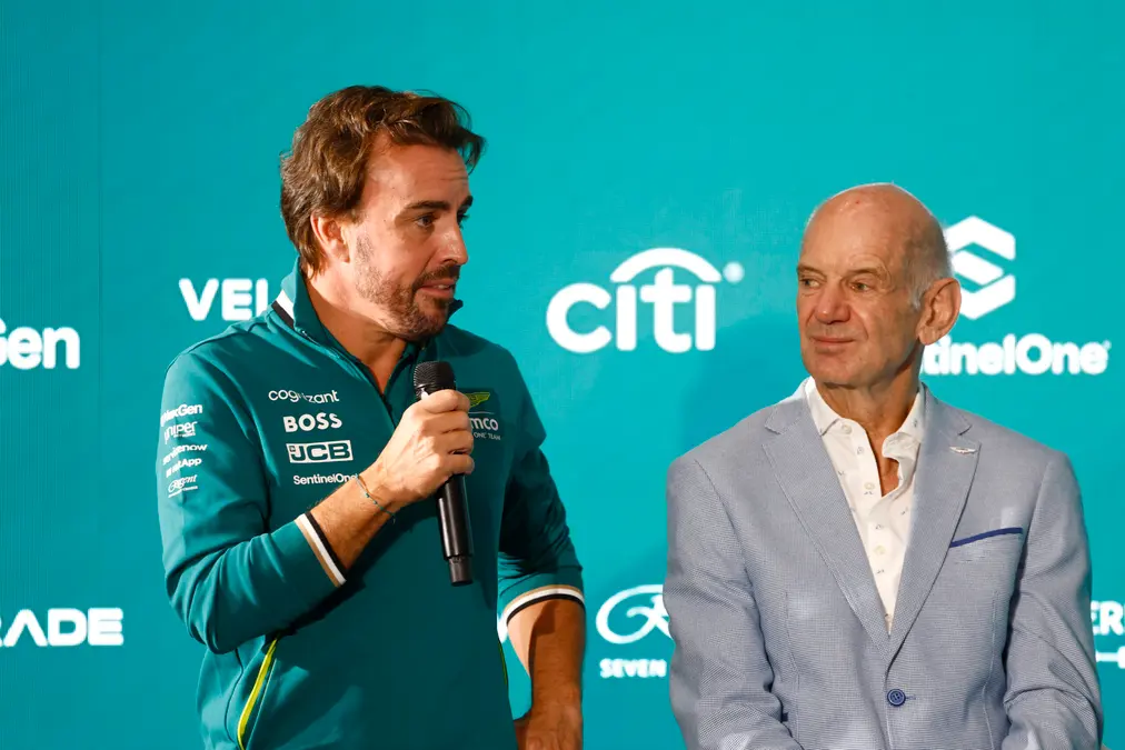 Alonso lamenta problemas con Honda, pero defiende a Newey: “Confío en su capacidad”
