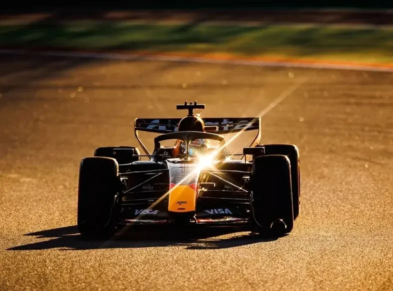 ¿Por qué Red Bull cambió y dejó a Mercedes sola en la batalla por los motores de 2026?