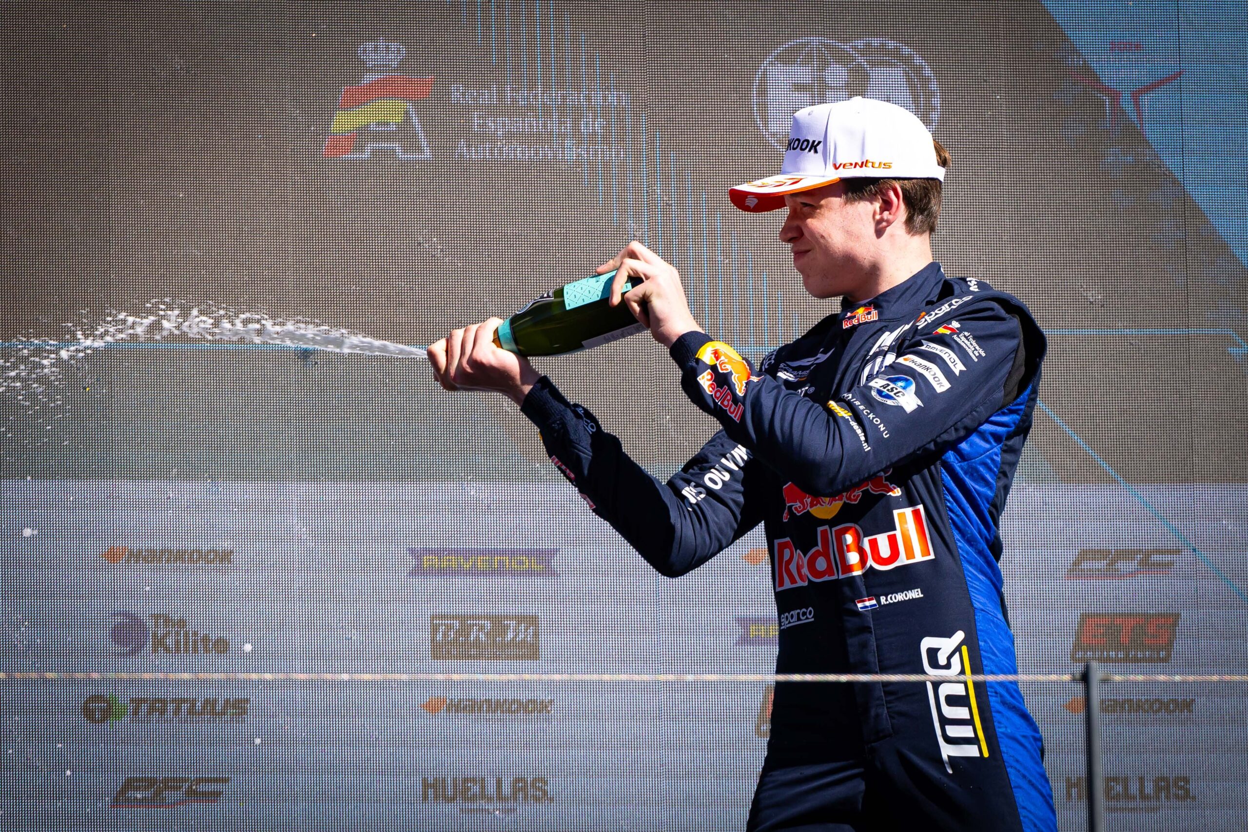 Coronel vence corrida 3 e breca domínio de Monteiro em etapa da F4 Espanhola em Jerez