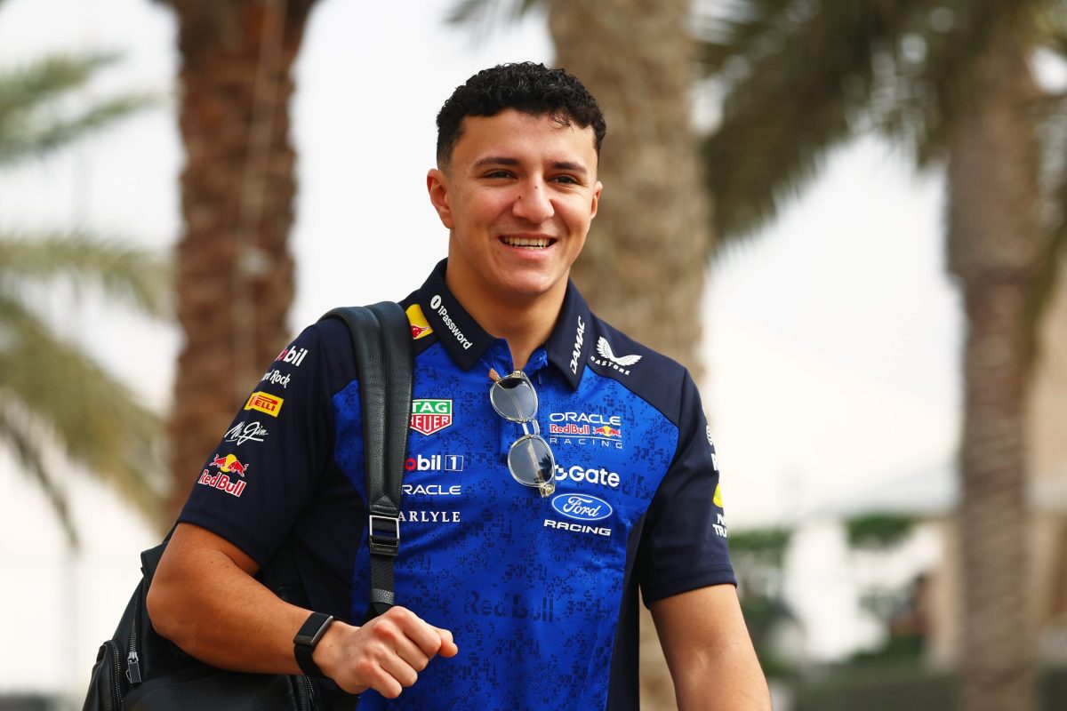 Red Bull “tira chapéu” para estreia de Hadjar e assume culpa por abandono na Austrália