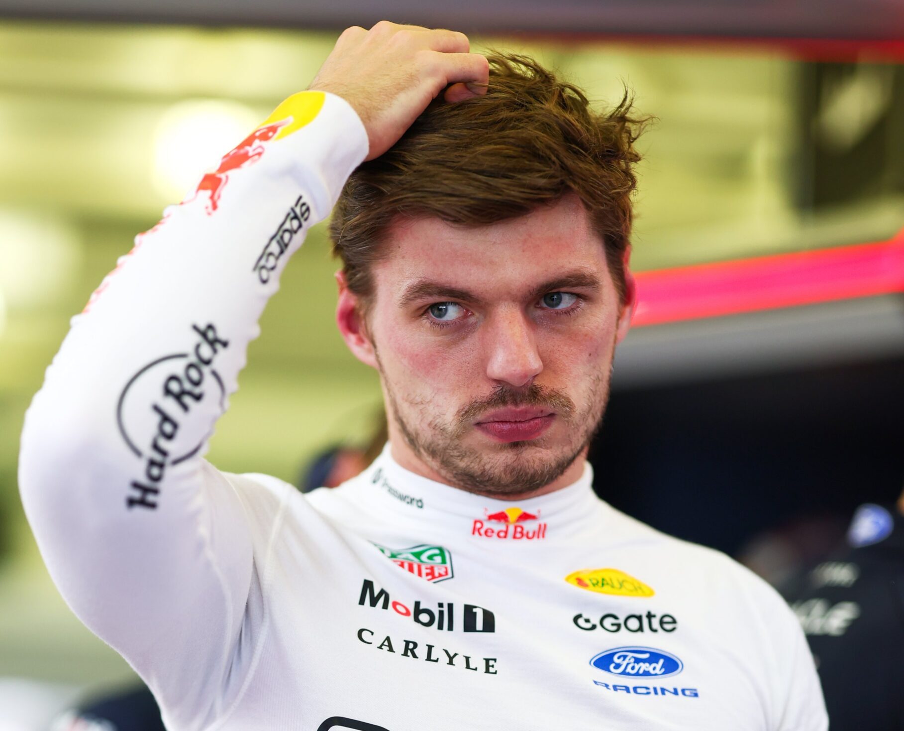 Verstappen perde mão com frustração e mostra ressentimento de dono da bola com F1