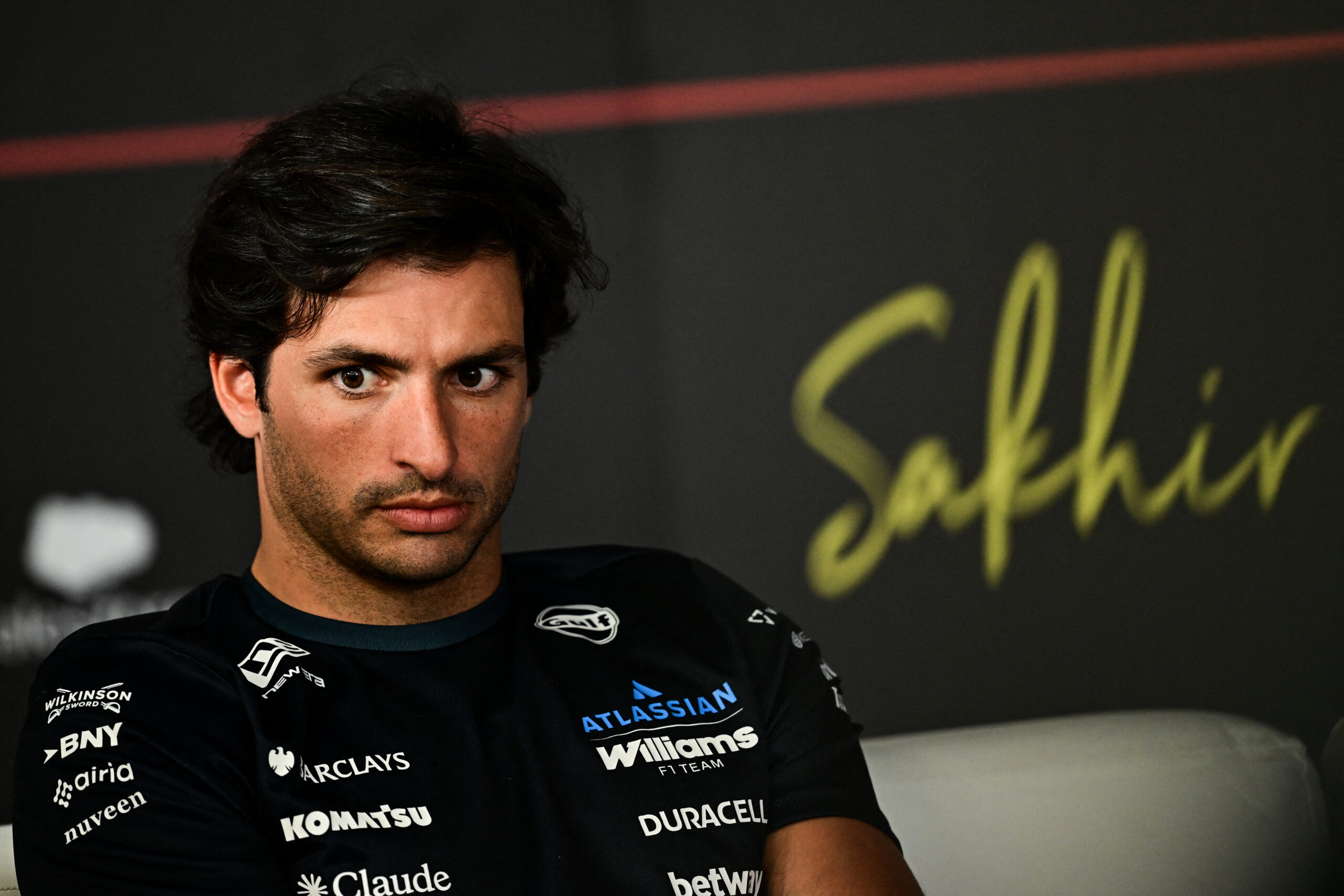 Sainz pede “mente aberta” à FIA com regras de energia da F1 2026: “Mudança muito grande”