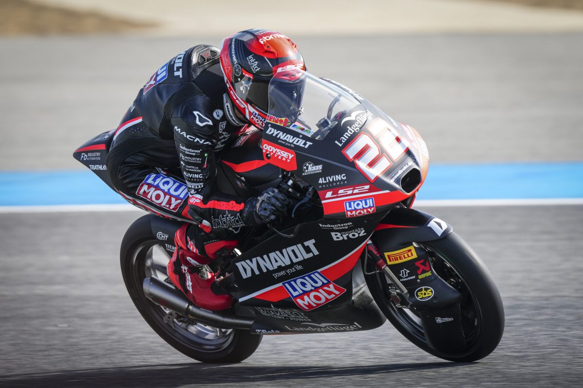 Almansa segura ímpeto de Quiles por apenas 0s003 e vence GP da Tailândia na Moto3