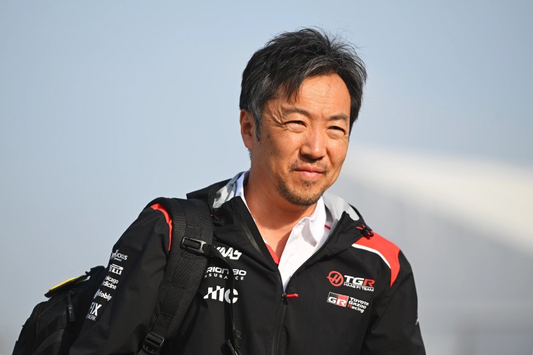 Chefe da Haas pede F1 “mais simples” e critica regulamento: “Falta essência no esporte”